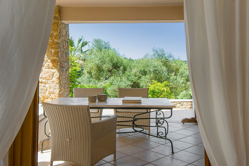 Exclusive Apartment A3: Mediteranean Garden & Pool View
