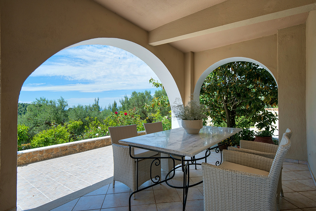 Exclusive Apartment A4: Mediteranean Garden & Pool View